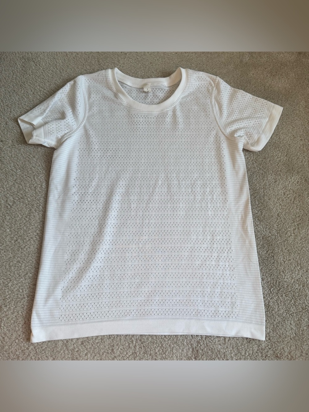 Lululemon Women’s Breeze By Short Sleeve Shirt Perforated Vented Workout Top